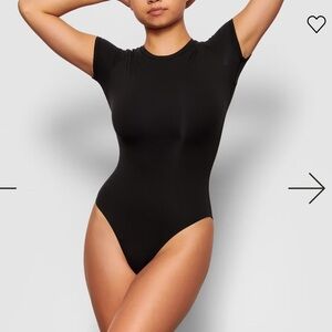 Skims fits everybody bodysuit tee M